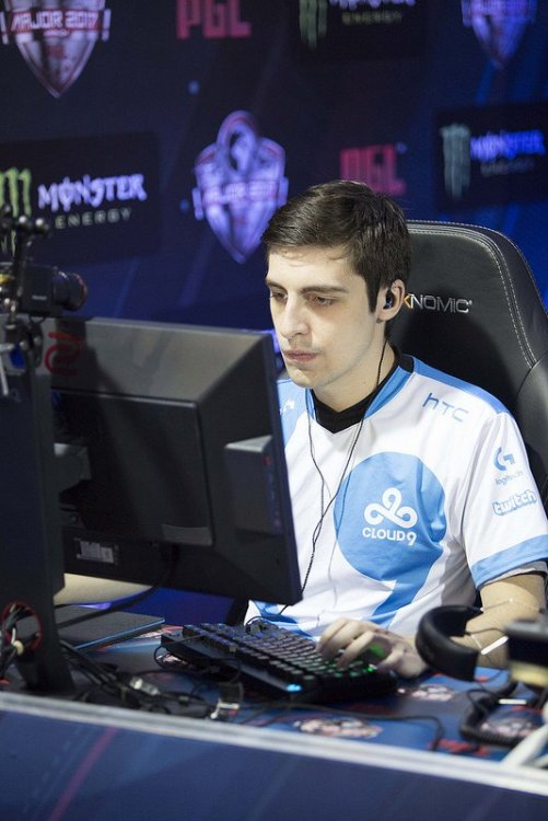 Shroud_at_PGL_Major_Krakow_2017.thumb.jpg.5edfd186161eee0721788e07d331d408.jpg