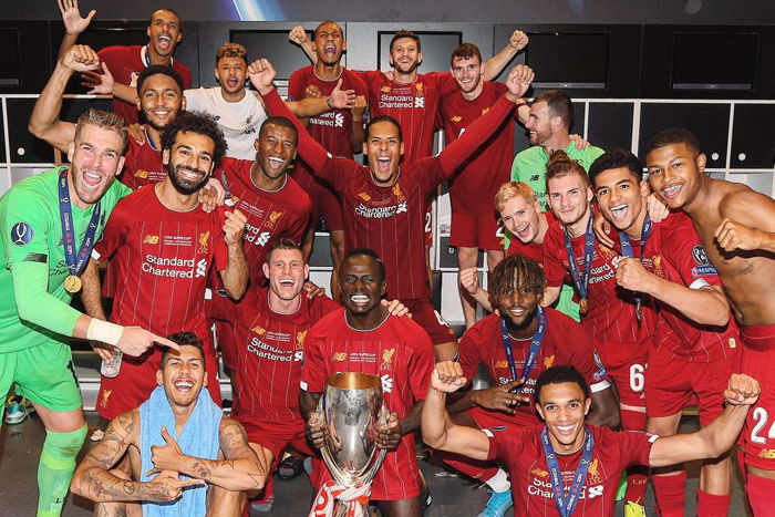 1565860766_liverpool-calabarets-dressing-room-EB_816AWwAA_V7B.jpg.03d9b231d7e21d035064002f2d405d95.jpg